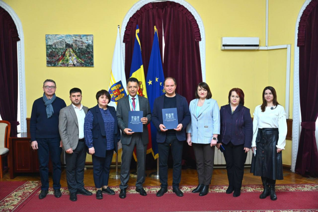 The signing of the cooperation agreement between the Local Public Administration of Chisinau and the NGO "Refugee Charity Center"